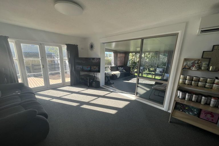 Photo of property in 2 Grosvenor Street, Redwood, Christchurch, 8051