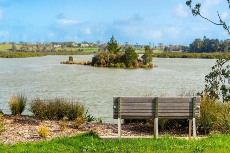 Photo of property in 18 Emerald Avenue, Rosehill, Papakura, 2113