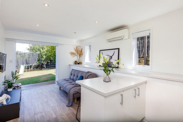 Photo of property in 1/2 Intrepid Place, Torbay, Auckland, 0630