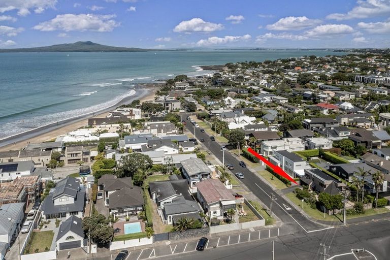 Photo of property in 1/43 Milford Road, Milford, Auckland, 0620