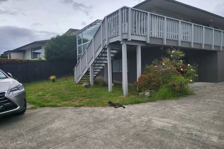 Photo of property in 832 East Coast Road, Oteha, Auckland, 0630