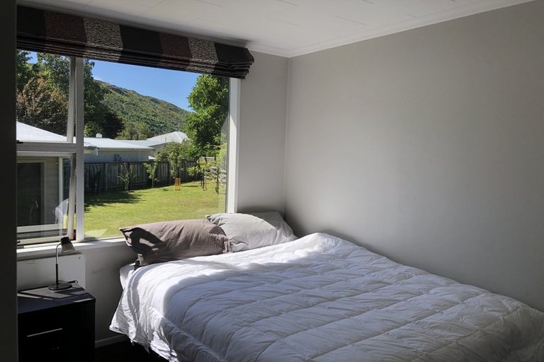 Photo of property in 3 Mckibbin Place, Arrowtown, 9302