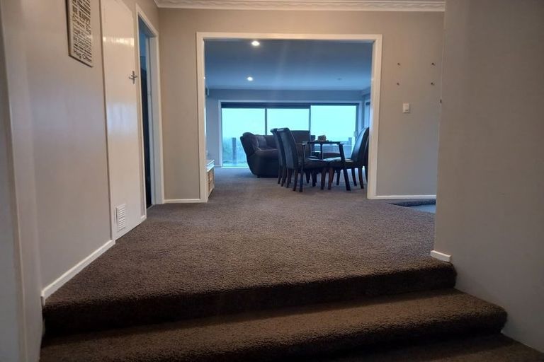 Photo of property in 82 Queens Road, Glen Avon, New Plymouth, 4312