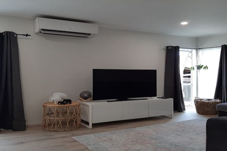 Photo of property in 34 Hassan Drive, Massey, Auckland, 0614