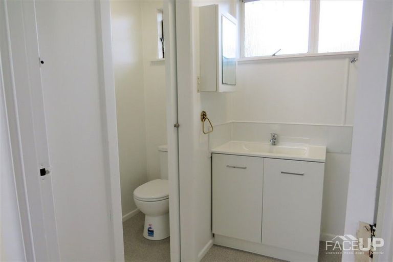 Photo of property in 49 Flanshaw Road, Te Atatu South, Auckland, 0610