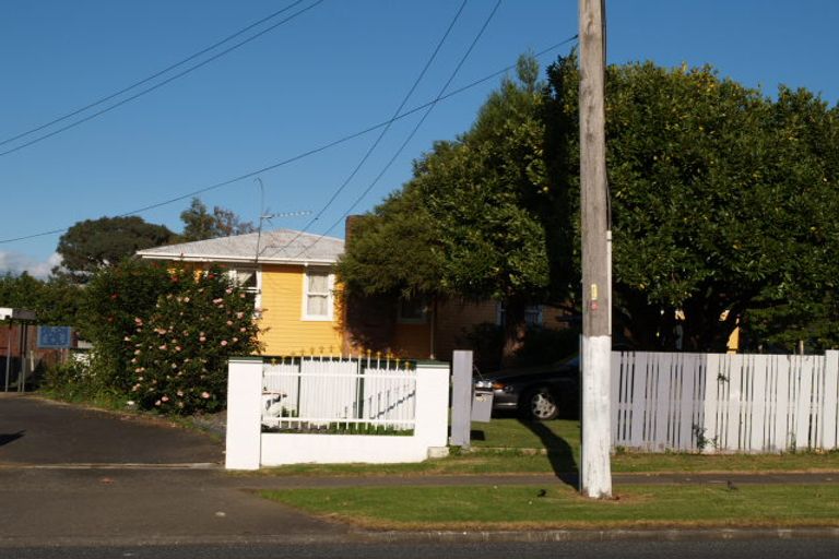 Photo of property in 33 Royton Avenue, Mangere East, Auckland, 2024