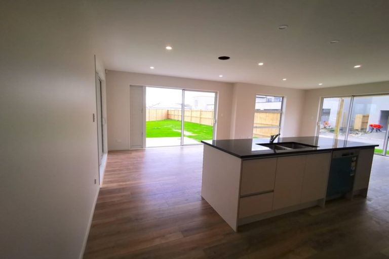 Photo of property in 17 Kapia Drive, Takanini, 2112