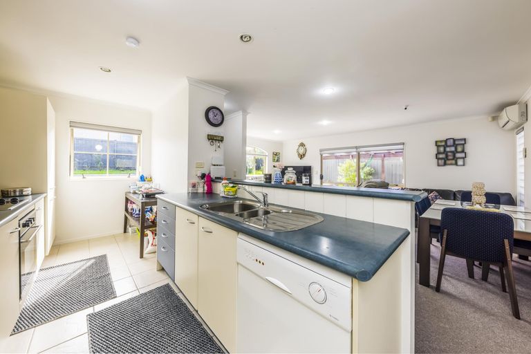 Photo of property in 14 Ashmere Lane, Weymouth, Auckland, 2103