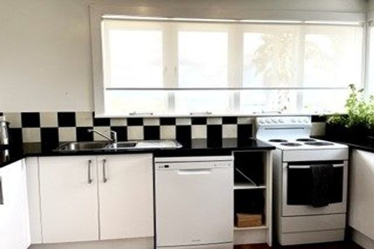 Photo of property in 29 Sylvan Crescent, Te Atatu South, Auckland, 0610