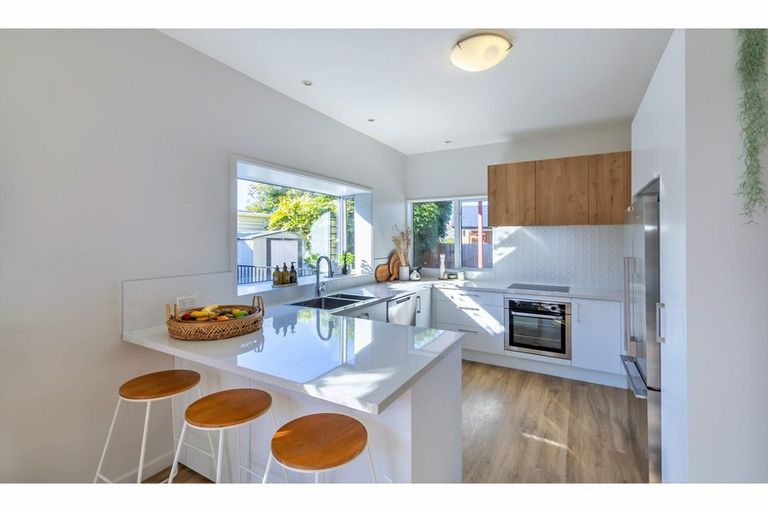 Photo of property in 249 Fifield Terrace, Opawa, Christchurch, 8023