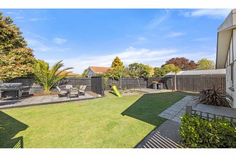 Photo of property in 2/50 Valecrest Avenue, Parklands, Christchurch, 8083
