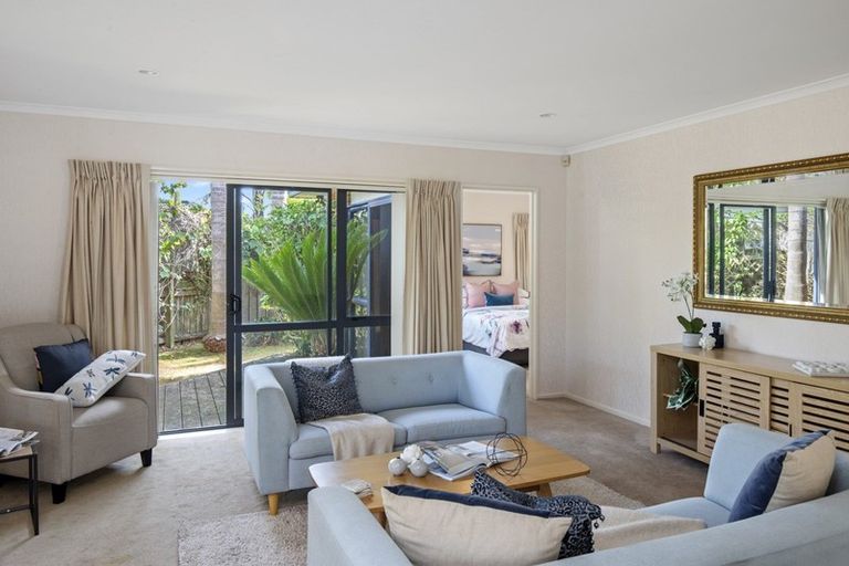 Photo of property in 16 Ranch Place, Pukekohe, 2120