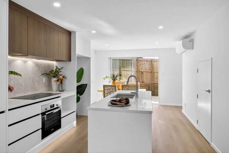 Photo of property in 7d Maroubra Place, Botany Downs, Auckland, 2010