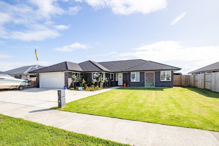 Photo of property in 8 Costello Drive, Ngatea, 3503