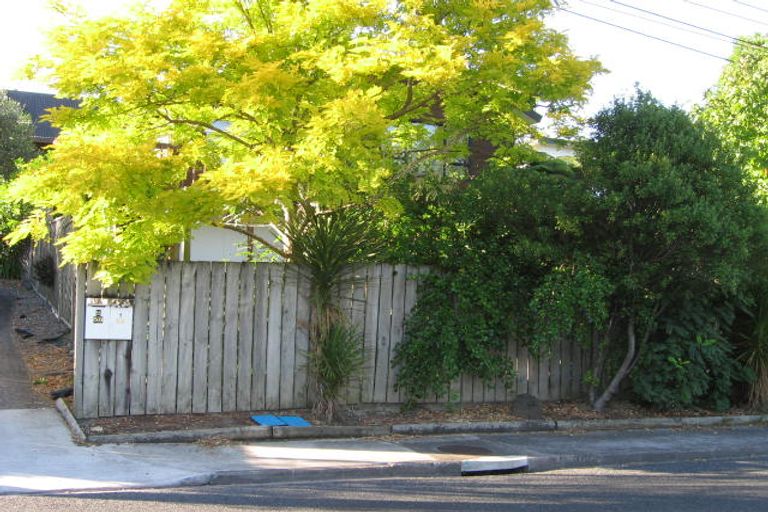 Photo of property in 2/56 Glencoe Road, Browns Bay, Auckland, 0630