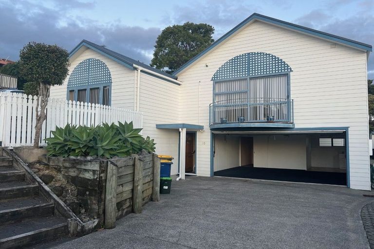 Photo of property in 25 Mallard Place, Unsworth Heights, Auckland, 0632