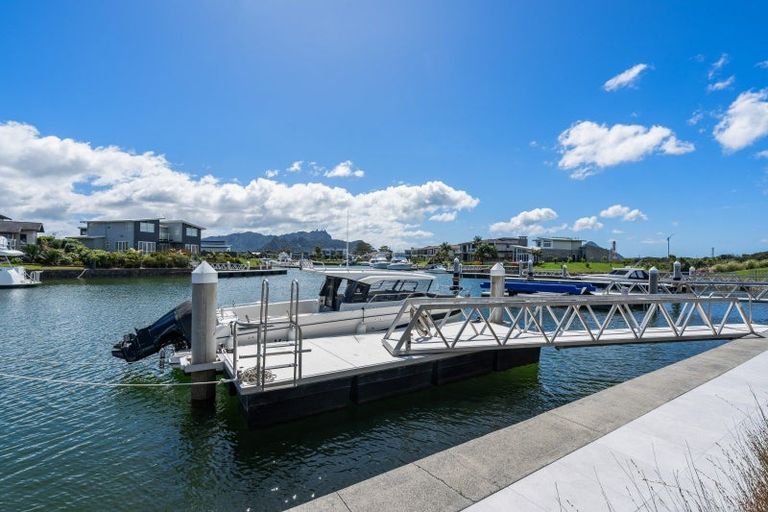 Photo of property in 8 Torea Lane, One Tree Point, 0118