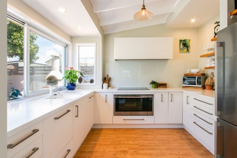 Photo of property in 11 Bowling Road, Greenmeadows, Napier, 4112