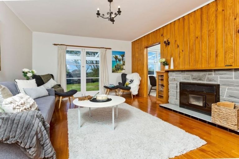Photo of property in 2/52 Verran Road, Birkdale, Auckland, 0626