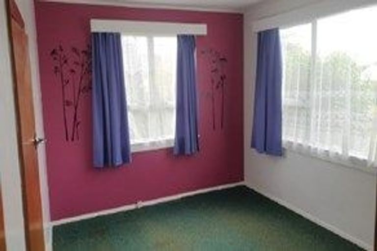 Photo of property in 24 Brassey Street, Waverley, 4510