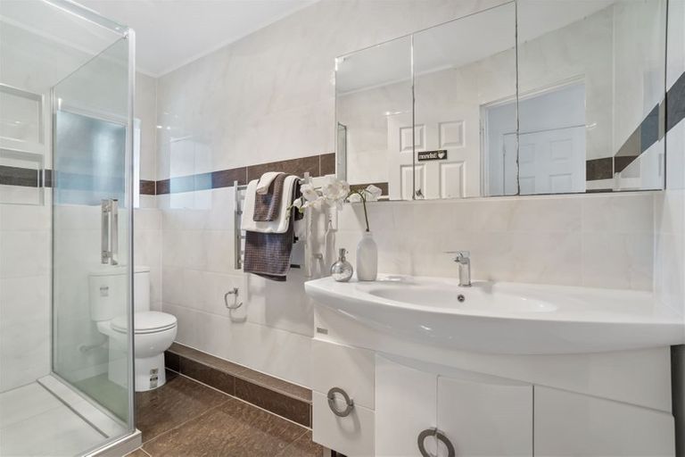 Photo of property in 121 Everglade Drive, Totara Heights, Auckland, 2105