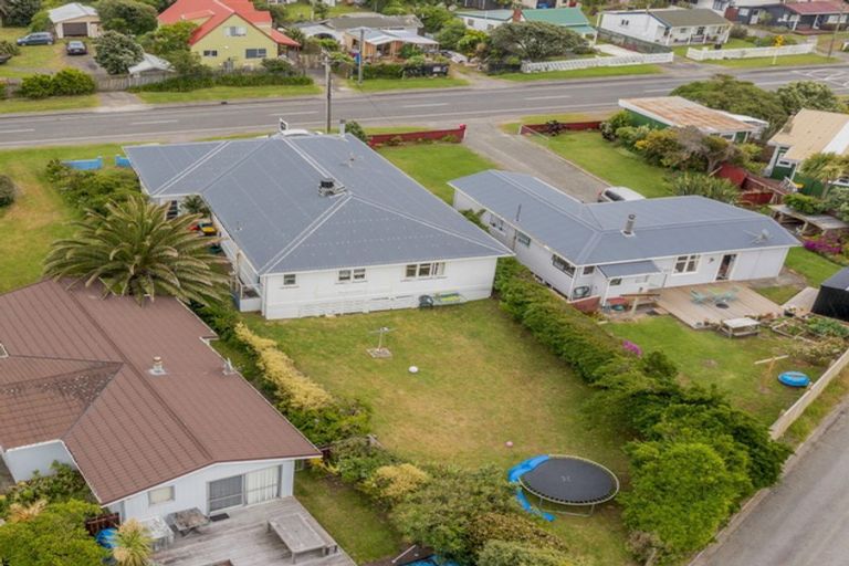 Photo of property in 10 Rangiuru Road, Otaki Beach, Otaki, 5512