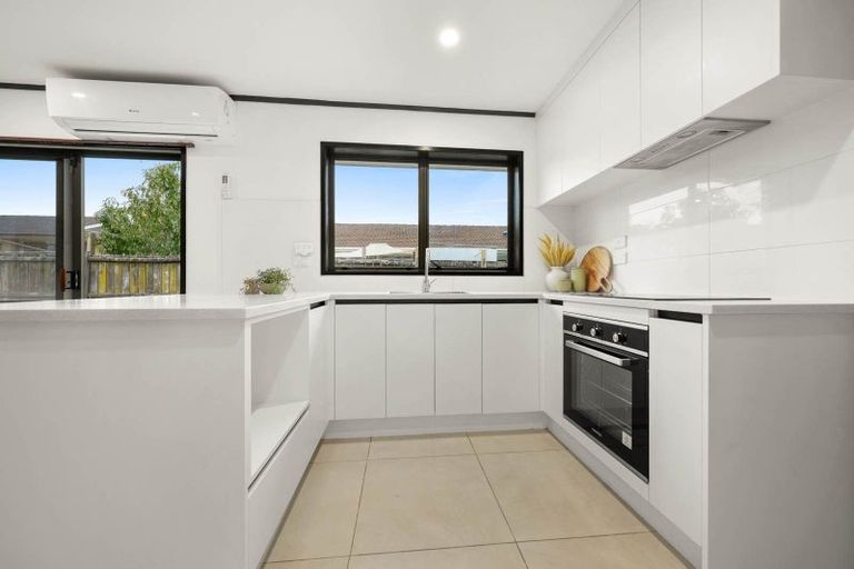 Photo of property in 64b Sunderlands Road, Half Moon Bay, Auckland, 2012