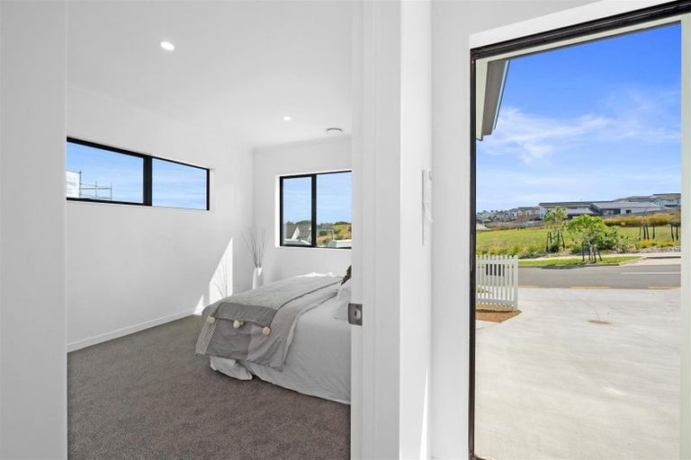 Photo of property in 52 Whakairo Crescent, Gulf Harbour, Whangaparaoa, 0930