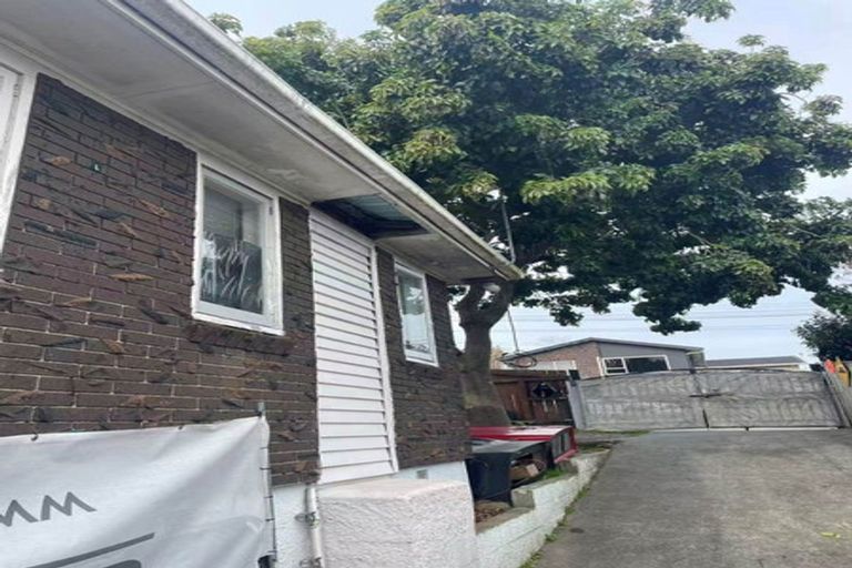 Photo of property in 19 Sherwood Avenue, Te Atatu South, Auckland, 0610