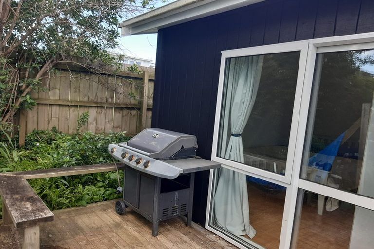 Photo of property in 3 Western Court, Sunnyvale, Auckland, 0612
