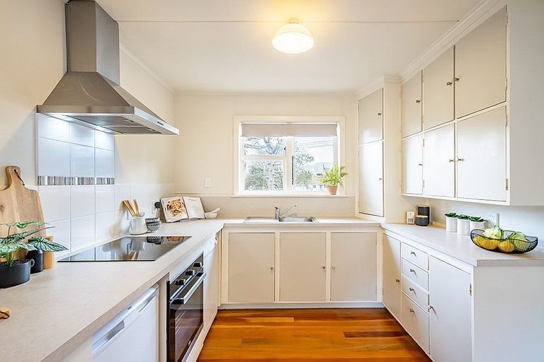 Photo of property in 10 James Grove, Stokes Valley, Lower Hutt, 5019