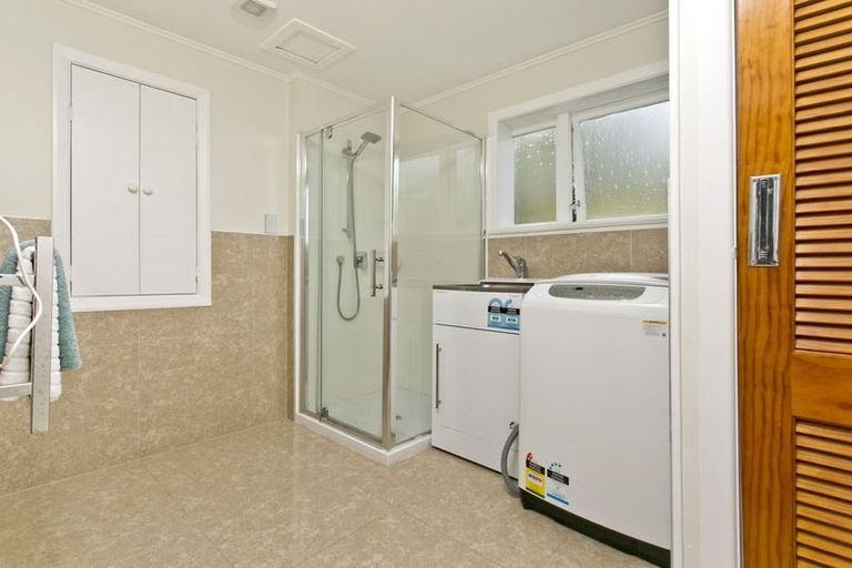 Photo of property in 24 Arrow Road, Forrest Hill, Auckland, 0620