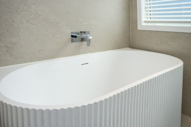 Photo of property in 10 Gladys Place, Kelvin Grove, Palmerston North, 4414