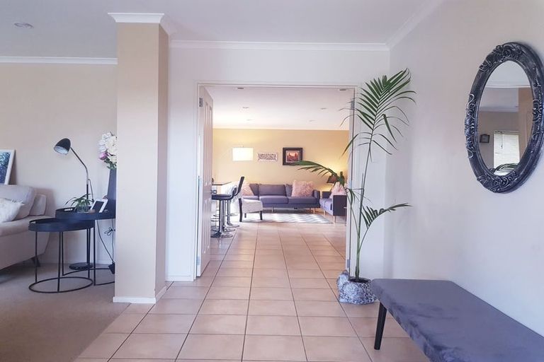 Photo of property in 6 Shankill Place, East Tamaki, Auckland, 2013