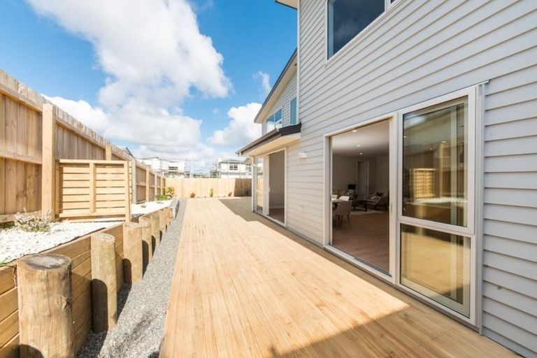Photo of property in 4 Carder Holland Way, Hobsonville, Auckland, 0618