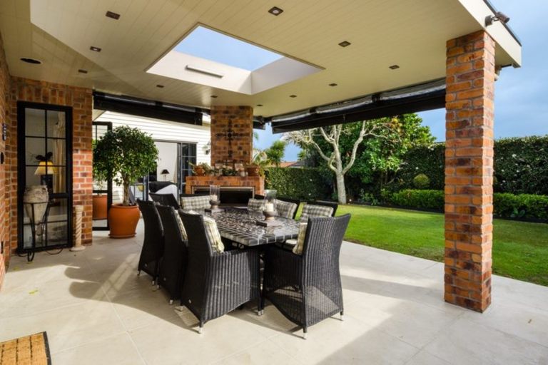 Photo of property in 9 Kahala Place, West Harbour, Auckland, 0618