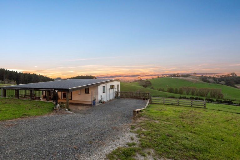 Photo of property in 86 Valley Road, Waitoki, 0871