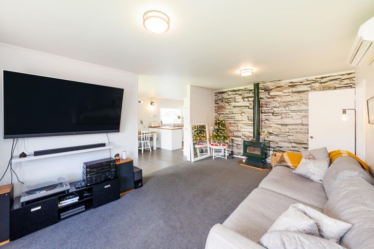 Photo of property in 21 Dalfield Place, Highbury, Palmerston North, 4412