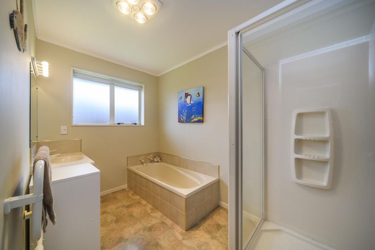 Photo of property in 22 Meridian Grove, Kelvin Grove, Palmerston North, 4414