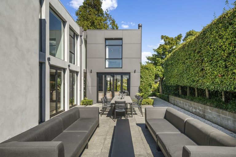 Photo of property in 100 Glandovey Road, Fendalton, Christchurch, 8052