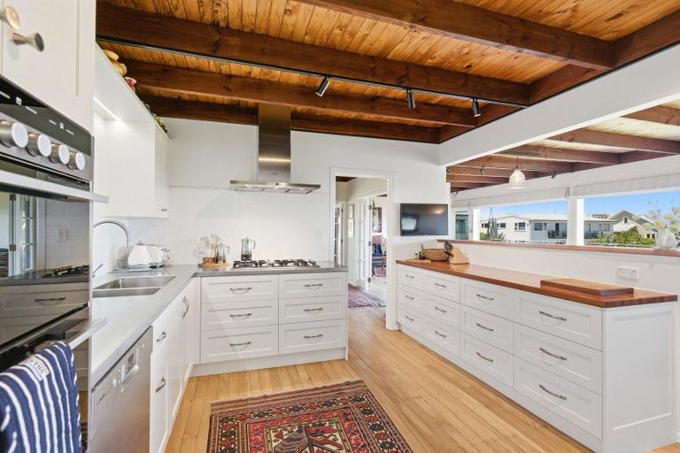 Photo of property in 12 Tensing Place, Khandallah, Wellington, 6035