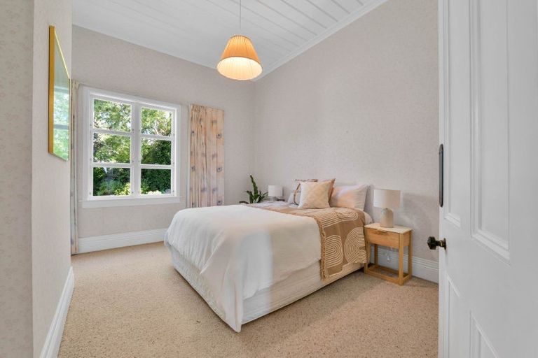 Photo of property in 568 South Road, Omata, New Plymouth, 4374