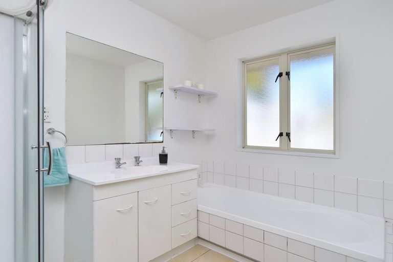 Photo of property in 142c Wainoni Road, Avondale, Christchurch, 8061