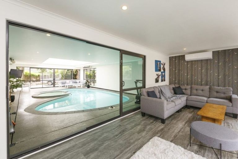 Photo of property in 2 Huata Place, West End, Palmerston North, 4412