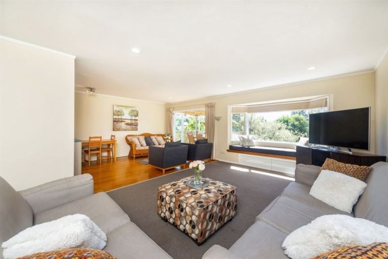 Photo of property in 1/13 Dianthus Place, Browns Bay, Auckland, 0630