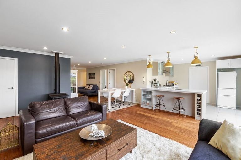 Photo of property in 16 Fern Court, Orewa, 0931