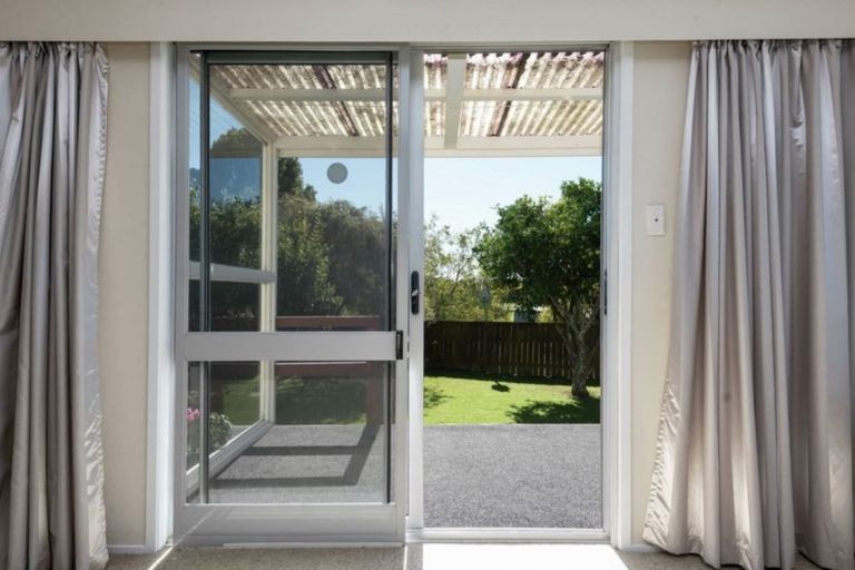 Photo of property in 2/1 Dalwhinnie Parade, Highland Park, Auckland, 2010