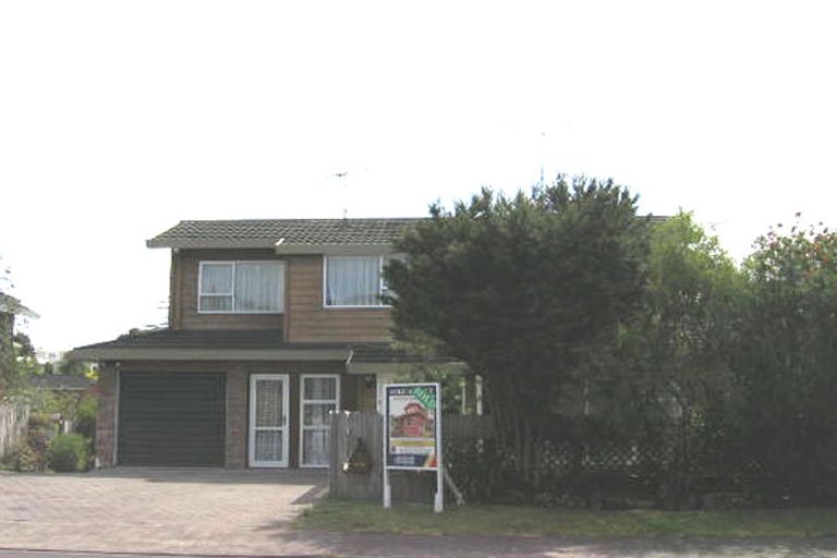 Photo of property in 2/30 Centorian Drive, Windsor Park, Auckland, 0632