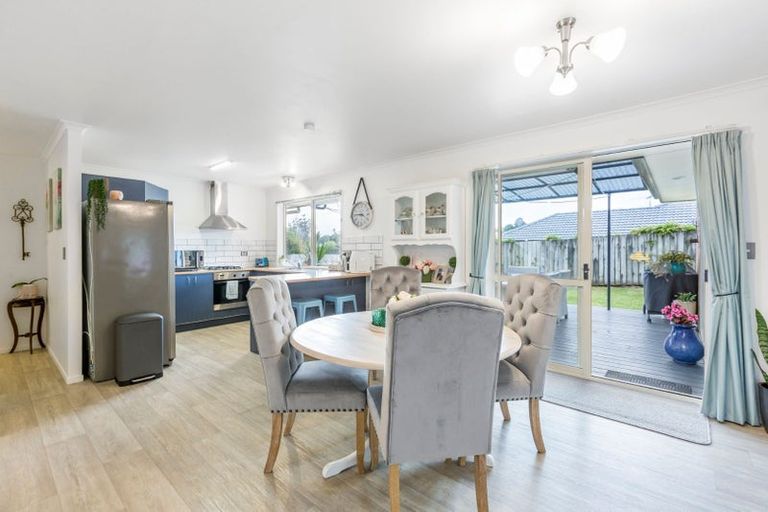 Photo of property in 58 Rivervale Grove, Stanmore Bay, Whangaparaoa, 0932