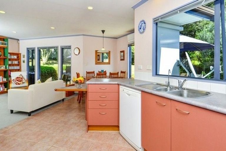 Photo of property in 5 Phoebe Meikle Place, Torbay, Auckland, 0630